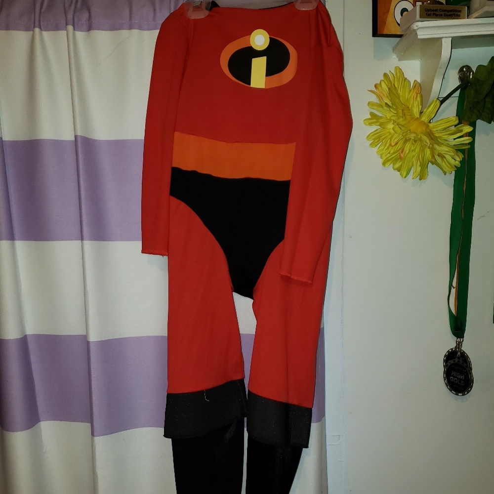 5/6 Disneys/ Pixar Incredibles Violet costume